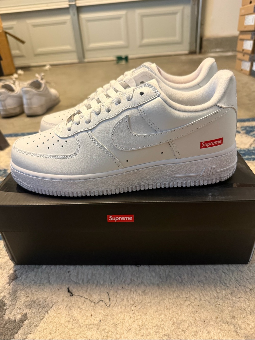 White Nike x Supreme Air Force 1
